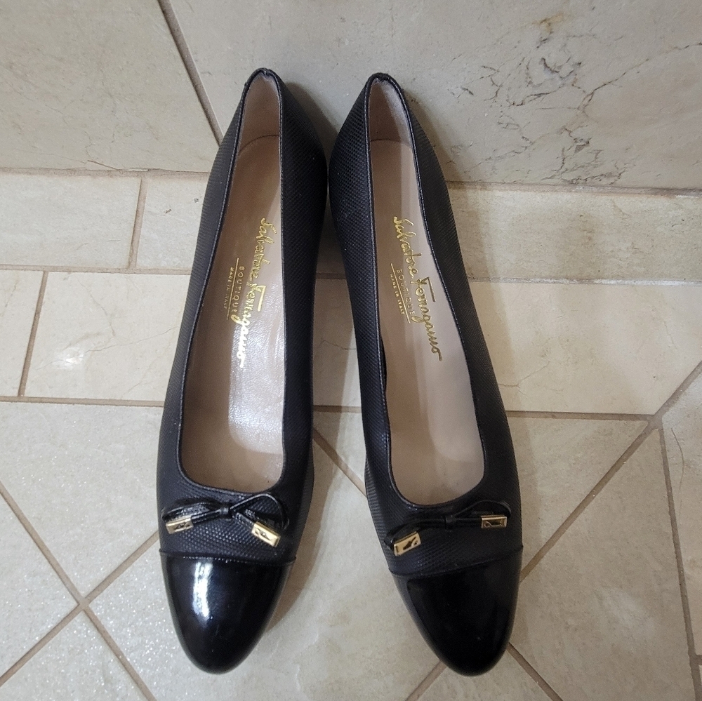Salvatore Ferragamo Boutique  Black Patent  Leather Toe Bow Block Heels.